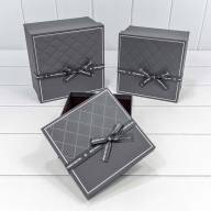 Коробки Квадратные Набор 1/3 21*21*12,3 с бантом Серый 1/18 Арт: 7209216/1 - Коробки Квадратные Набор 1/3 21*21*12,3 с бантом Серый 1/18 Арт: 7209216/1