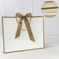 Пакет подарочный с лентой 39,5*32*12 210г Белый 1/10 1/80 Арт: 000504AA/1