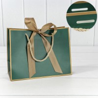 Пакет подарочный с лентой 23*18*10 210г Зелёный 1/10 1/160 Арт: 000505EA/15
