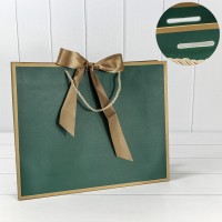 Пакет подарочный с лентой 39,5*32*12 210г Зелёный 1/10 1/80 Арт: 000505AA/15