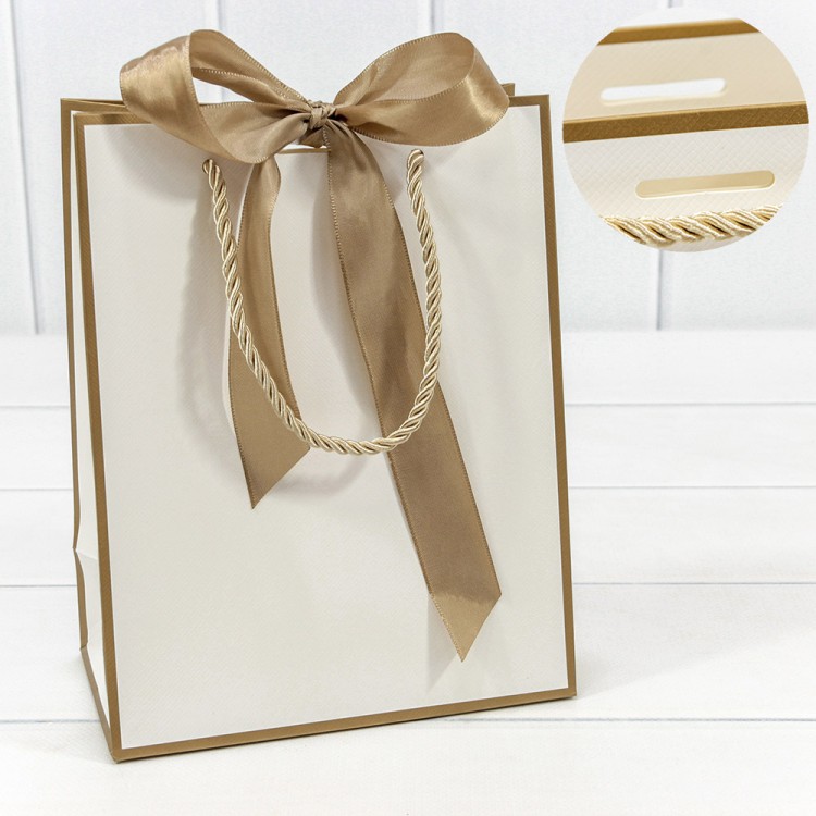 Пакет подарочный с лентой 18*23*10 210г Белый 1/10 1/160 Арт: 000504E/1