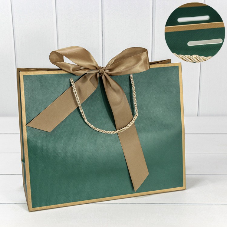 Пакет подарочный с лентой 32*26*12 210г Зелёный 1/10 1/120 Арт: 000505CA/15